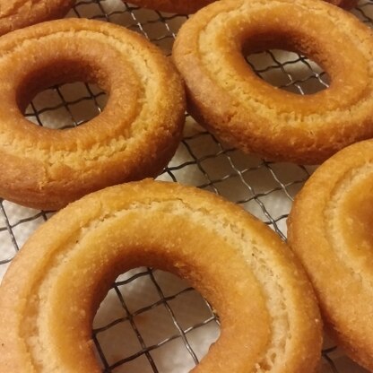 夜中に作ったので朝まで我慢…できるはずもなく、ペロリと一個食べちゃいました。翌朝もサックサク！家族にもとっても好評でした(๑´ڡ`๑)